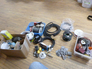 lot 31 image: Garage Items