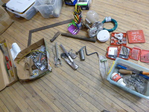 lot 32 image: Garage Items