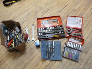 lot 33 image: Garage Items