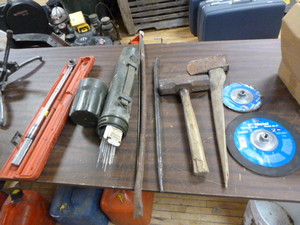 lot 42 image: Garage Items