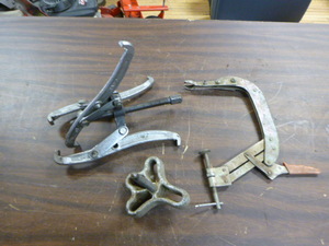 lot 44 image: Gear Puller
