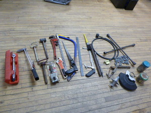 lot 53 image: Garage Items