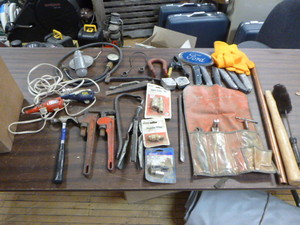 lot 66 image: Garage Items