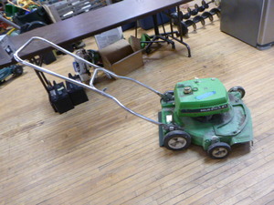 lot 12 image: Lawn Boy Push Lawn Mower