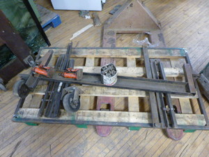 lot 16 image: Splitting Stand for Replacing Clutches in Tractors