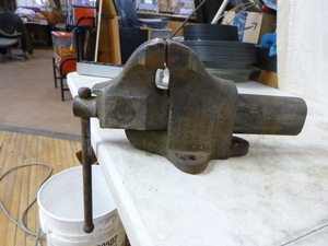 lot 74 image: Erie 4 Bench Vise