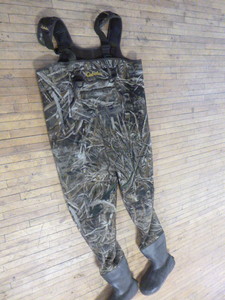 lot 114 image: Cabelas Camo Waders
