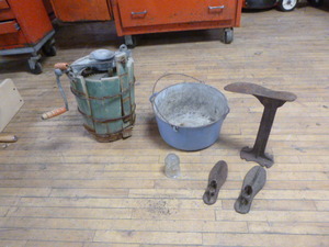 lot 162 image: Vintage Items