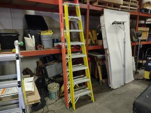 lot 16 image: Cuprum 8 Fiberglass Step Ladder...