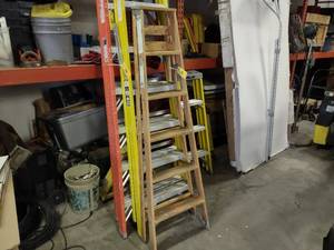 lot 18 image: Keller 6 Wooden Step Ladder...