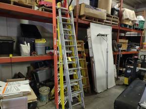 lot 19 image: Wards 16 Aluminum Extension Ladder...