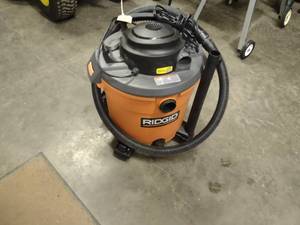 lot 24 image: Ridgid WetDry Vac, 5 hp. 8 Gallon...