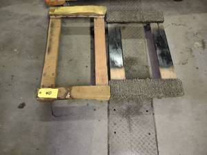 lot 40 image: (2) 4-Wheel Dollies...
