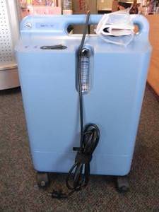 PHILLIPS RESPIRONICS Oxygen Concentrator - WORKS - NICE CONDITION - WITH PAPERWORK & MANUAL - SEE PICTURES