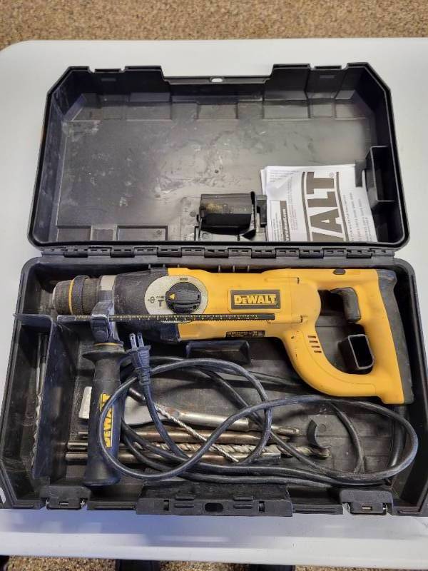 Dewalt d25213 deals hammer drill