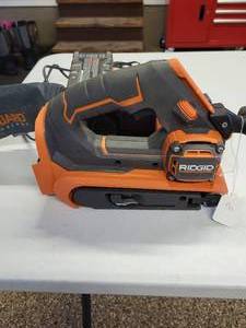 lot 20 image: Ridgid 18V Cordless Belt Sander Model #R86065