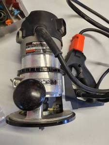 lot 39 image: Porter Cable Rockwell Heavy Duty Router Model #690LR