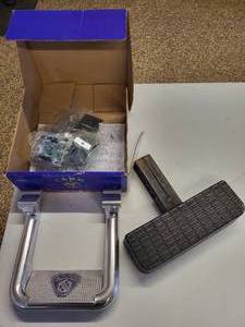 lot 47 image: Carr Hoop II Aluminum Step & Receiver Hitch Step