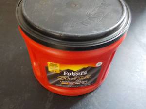 Folgers 24.2 oz Black Silk Dark Gro...
