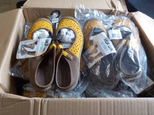18 pair New Mukluk Sport Womens Sh...
