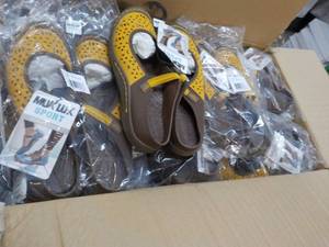 18 pair New Mukluk Sport Womens Sh...