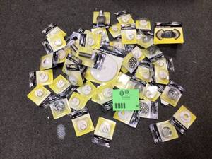Lot of Mixed Small Bathroom Items Customer Returns See Pictures