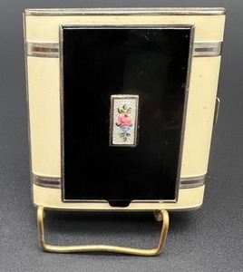 lot 41 image: Vintage Antique Stratton Compact, Cigarette Case and unmarked Compact