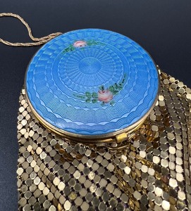 lot 45 image: Vintage Antique Evans Mayfair Enamel Guilloche Rouge & Powder Mesh Pouch Purse