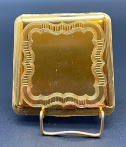 lot 80 image: Two Wadsworth Vintage Art Deco Compacts