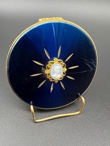lot 60 image: Pretty in Blue Vintage Compacts