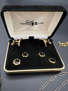 lot 104 image: Vintage Variety Lot of Jewelry