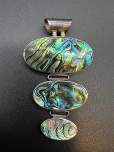 lot 142 image: Silver Wrapped Shell Pendants