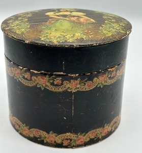 lot 109 image: Vintage Collar Box