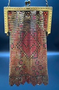 lot 58 image: Vintage Art Deco Whiting & Davis Mesh Purse Handbag in Reds and Gold