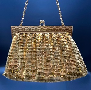 lot 59 image: Vintage Art Deco Whiting & Davis Mesh Purse Handbag with Original Lining in Gold