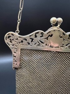 lot 77 image: Vintage Art Deco Mesh Bag Purse - G. SILVER Ornate Handle