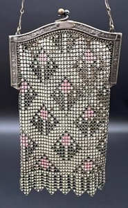 lot 98 image: Vintage Art Deco Whiting & Davis Mesh Purse Handbag in Pinks & Silver