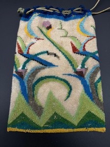 lot 115 image: Vintage Art Deco Micro Beaded Purse Bag - Bright Floral