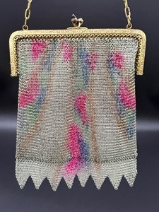 lot 119 image: Vintage Art Deco Mesh Bag Purse - Hot Pink Accents