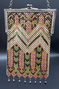 lot 135 image: Vintage Mandalian Mfg. Co. Mesh Bag Purse in Peach and Green