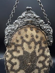 lot 136 image: Antique Art Deco Micro Beaded Purse Bag - G. Silver Handle
