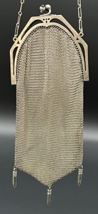 lot 138 image: Vintage Art Deco Mesh Bag Purse - Silver Elegance