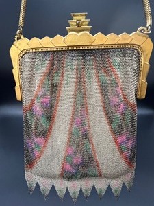 lot 178 image: Vintage Art Deco Whiting & Davis Mesh Purse Handbag in Pinks with Gold