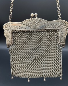 lot 179 image: Vintage Art Deco Mesh Bag Purse - G. Silver with Beaded Accents