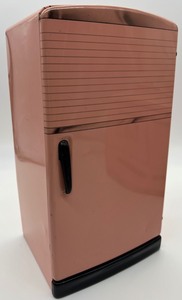 lot 47 image: Vintage Marx Tin Pretty Maid Stove and Refrigerator