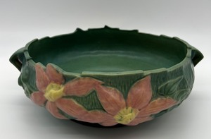 lot 7 image: Vintage Roseville Clematis Double Handled Bowl 6-10