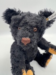 lot 9 image: Steiff 1953 Replica Bear #408519