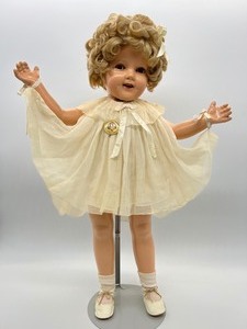 lot 22 image: Vintage Shirley Temple Composition Doll with Sleepy Eyes 24