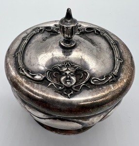 lot 89 image: Vintage Derby Silver Co. Art Nouveau Covered Trinket Dish
