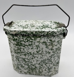 lot 153 image: Vintage Antique Green Enameled Lunch Pail